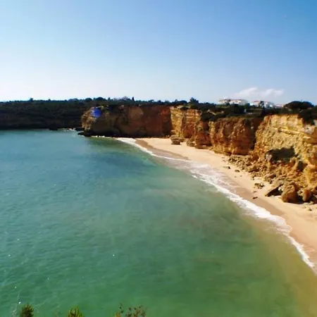 3 Bedrooms At 700 M Away From The Beach With View Terrace And Wifi Apartamento *