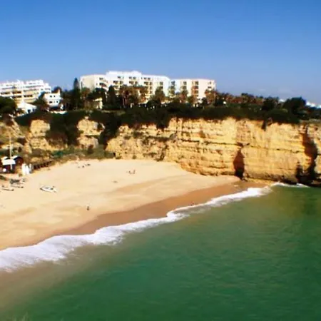 3 Bedrooms At 700 M Away From The Beach With View Terrace And Wifi Apartamento Albufeira