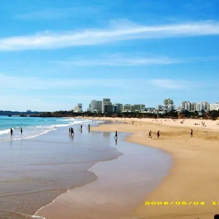 3 Bedrooms At 700 M Away From The Beach With View Terrace And Wifi Apartamento