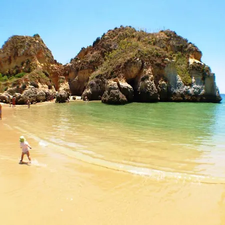 3 Bedrooms At 700 M Away From The Beach With View Terrace And Wifi Apartamento Albufeira