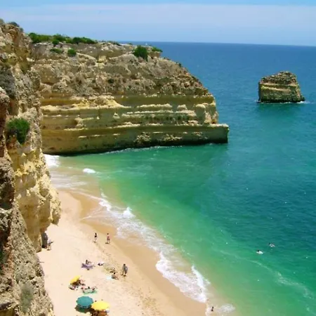3 Bedrooms At 700 M Away From The Beach With View Terrace And Wifi Albufeira