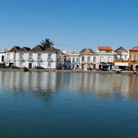 3 Bedrooms At 700 M Away From The Beach With View Terrace And Wifi Apartamento